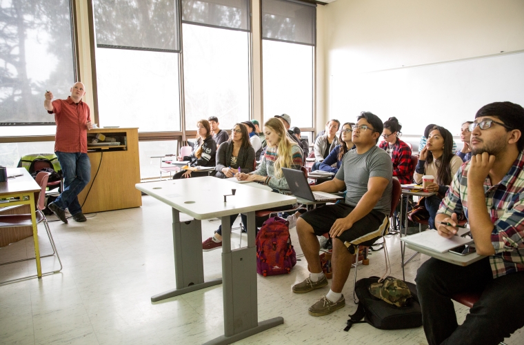 Aaron Hardin, PhD, a postdoc in Bioengineering and Therapeutic Sciences teaches a class in Evolutionary Developmental Biology at SFSU.