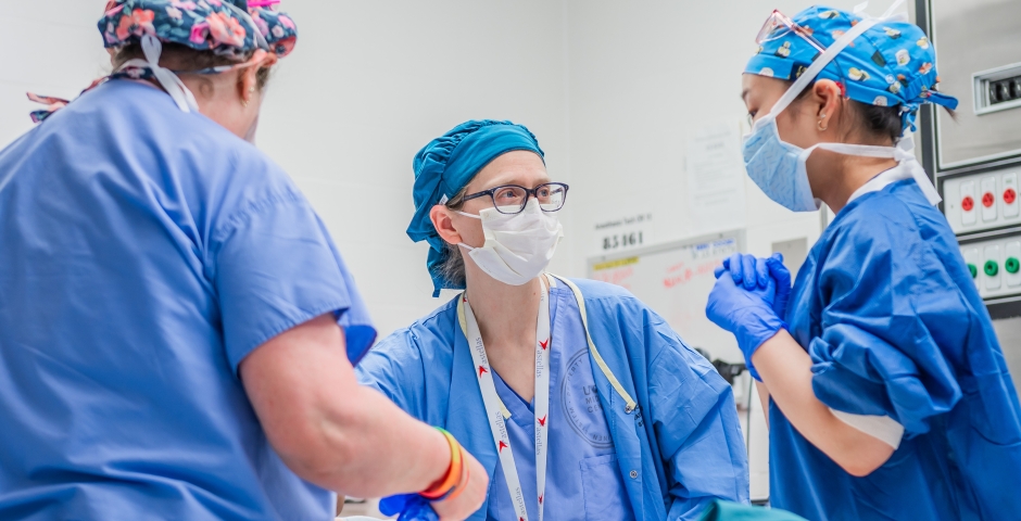 Dr. Kate Kronish and colleagues in the OR on Parnassus